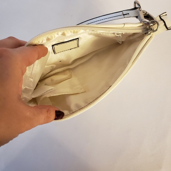 Xoxo Wallet And Wristlet Purse - Picture 3 of 8